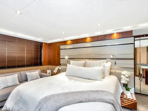 Princess 74′ master cabin