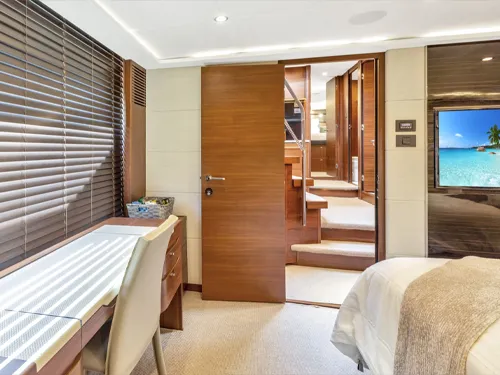 Princess 74′ master cabin