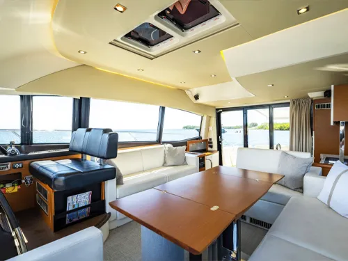 Prestige 50′ salon