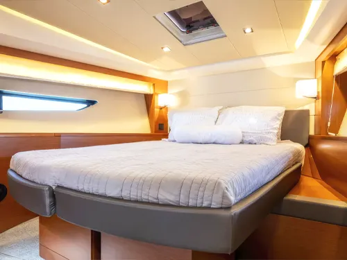 Prestige 50′ guest cabin