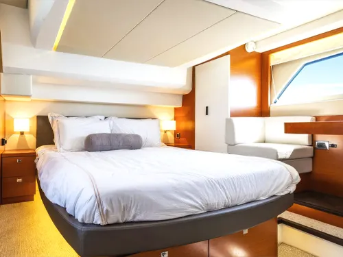 Prestige 50′ master cabin