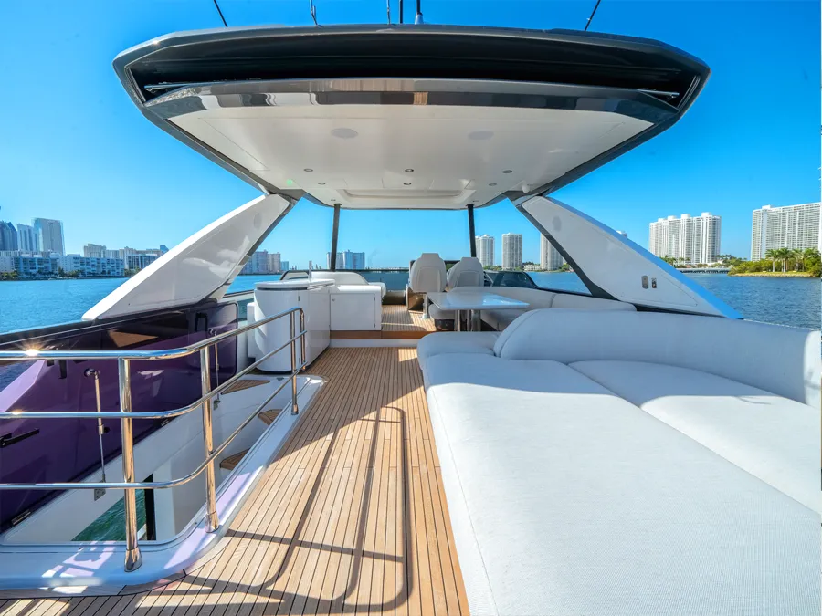Azimut 68' flybridge