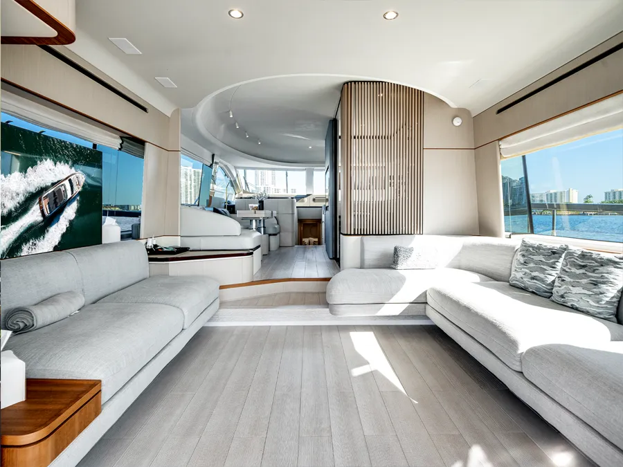 Azimut 68' salon