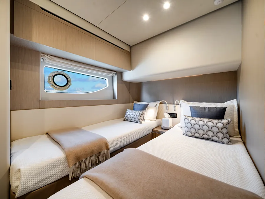 Azimut 68' twin cabin